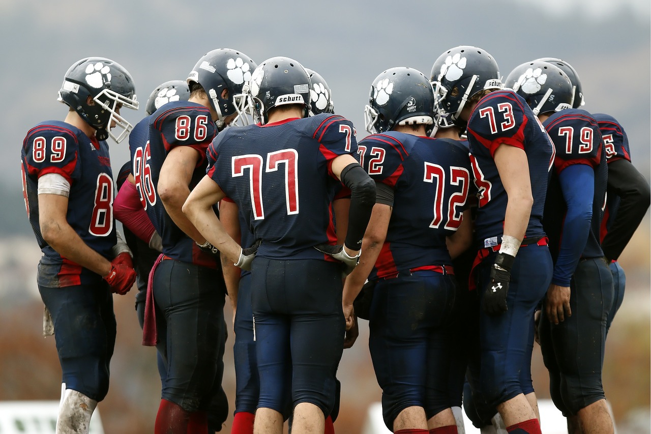アメリカンフットボールNFLのスポッターとコーチは無線ではなく有線でやりとりをしている！