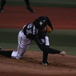 世界一低いアンダースローと言われる地上約３cmから放たれるミスターサブマリン【渡辺俊介】