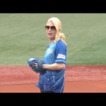 あのローランド様が始球式で大暴投！親友・山﨑康晃との舞台裏トークが熱い。