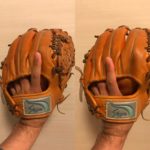 プロ野球選手の外野手の最近のトレンド的グラブのはめ方は小指のところに指２本。