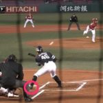 バッターボックスから完全に足が出てバットにボールが当たったら反則打球です。